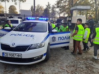Доброволци от детски полицейски управления гостуваха на полицаи от управленията в Пазарджик, Пещера, Панагюрище и Септември