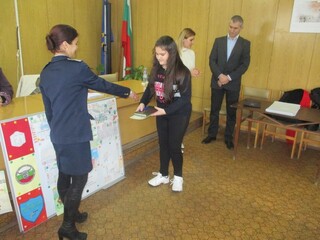 Трима представители на детските полицейски управления в областта ще представят Областната дирекция на МВР в Пазарджик на националното състезание за детска рисунка на тема „Аз и детското полицейско управление
