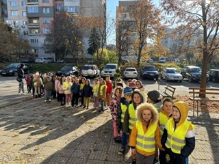 С Ден на отворените врати и старт на конкурс за детска рисунка на тема „Полицията в моя роден град“ беше отбелязан професионалния празник на Българската полиция в РУ - Радомир
