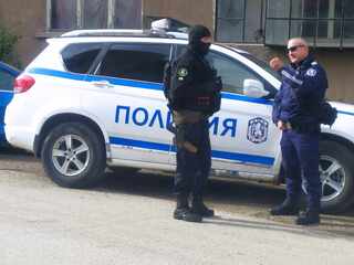Четирима задържани по време на спецоперация в Пернишко