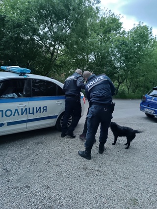 Шестима са задържани при мащабна полицейска операция в Перник