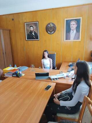 В Деня на отворените врати директорът на ОДМВР – Перник старши комисар Милчо Милчов посрещна ученици от пернишко училище