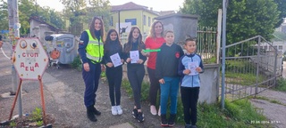 Петокласници патрулираха заедно със служители от Районно управление – Радомир в рамките на кампанията по безопасност на движението