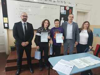 Директорът на ОДМВР – Перник награди ученици от Радомир за доблестна постъпка