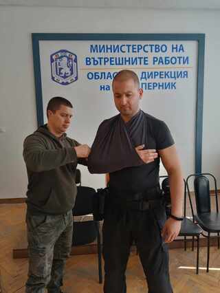 Полицаи и спасители преминаха курс по първа долекарска помощ