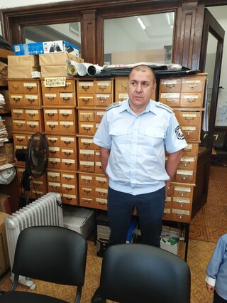 Полицейски инспектор Кирил Кирилов с награда от Регионална библиотека „Светослав Минков“ – Перник