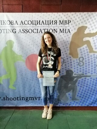 Александра Атанасова от ОДМВР – Перник се класира на трето място в Републикански турнир по стрелба с пистолет
