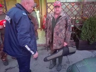 Полицаи и горски провериха и инструктираха ловни дружинки в областта