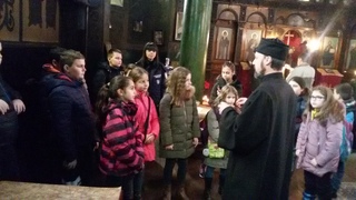 Последното си за тази година обучение на малките полицаи от СОУРИЧЕ „Д-р Петър Берон“ се проведе днес в пернишкия православен храм “Св. Иван Рилски“