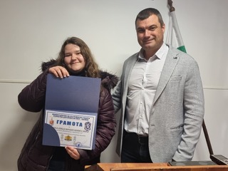Моника – Никол Богдан – Мариус Дима ученичка от Плевен получи грамота за доблестна постъпка