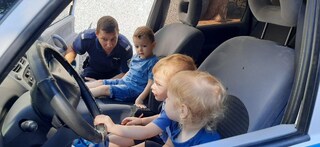 Полицаи от Второ РУ – Плевен на гости в детска ясла „Мир“