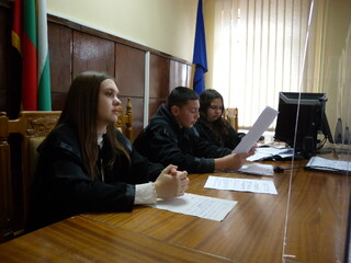 „Съдебен процес” проведоха участниците в Детското полицейско управление на ОУ „Отец Паисий“ - Разград