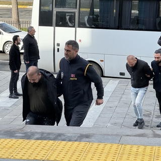 Криминалисти от ГД“Национална полиция“ и ОДМВР-Разград задържаха трима за измами и пране на пари