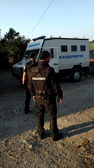Четирима криминално проявени са задържани за отправяне на закани, възпрепятстване на органите на реда и подбудителство