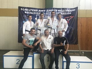 РУСЕНЦИ СТАНАХА ПЪРВИ В ЗОНАЛНИТЕ ПЪРВЕНСТВА ПО ПОЛИЦЕЙСКА ЛИЧНА ЗАЩИТА В ЛОВЕЧ