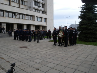 33 ПОЛИЦЕЙСКИ СЛУЖИТЕЛИ ПОЛУЧАВАТ НАГРАДИ ПО ПОВОД ПРОФЕСИОНАЛНИЯ СИ ПРАЗНИК - 8 НОЕМВРИ, АРХАНГЕЛОВДЕН 