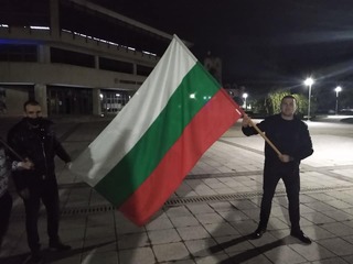 Вълната на недоволство премина и през Гоце Делчев, Сандански и Разград - осмият, деветият и десетият от поредицата "мълчаливи" протести, организирани от СФСМВР