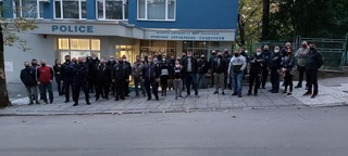Вълната на недоволство премина и през Гоце Делчев, Сандански и Разград - осмият, деветият и десетият от поредицата "мълчаливи" протести, организирани от СФСМВР
