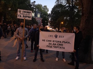 Във Варна се проведе първият от серията "мълчаливи" протести, организирани от СФСМВР