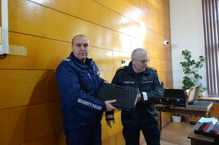 Заместник- главният секретар на МВР връчи нови пистолети "Валтер" и електропеносими уреди "Тейзър" на полицейски служители в ОДМВР- Шумен