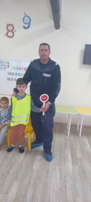 Възпитаници на детски градини в Пристое и Средковец се запознаха с правила по безопасност на движението