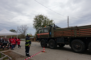 Пожарникари, спасители и полицаи участваха в тактическо учение по спасяване и транспортиране на ранени при катастрофа между автобус с пътници и автоцистерна