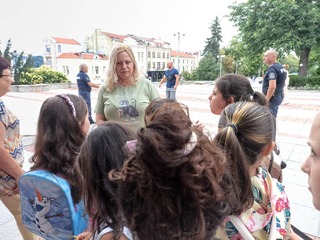Продължават срещите на полицейски служители с деца от Шумен