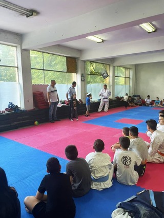 Спортни клубове и полицейски служители от РУ- Нови пазар проведоха беседа за агресията сред подрастващите