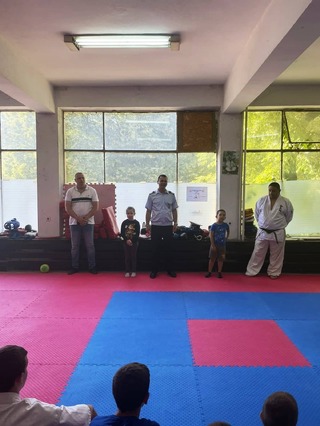 Спортни клубове и полицейски служители от РУ- Нови пазар проведоха беседа за агресията сред подрастващите