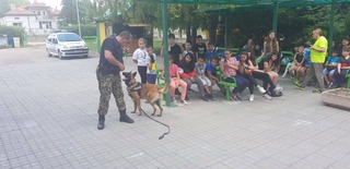 Полицейски служители гостуваха на ученици в ОУ „Св.св. Кирил и Методий“  село Царев брод