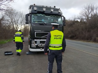 В ход е специализирана полицейска операция за контрол над товарни автомобили и автобуси