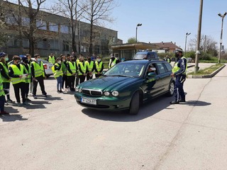 С урок по пътна безопасност започнаха дейностите по програма Детско полицейско управление в СУ "Св.св. Кирил и Методий" в Смядово