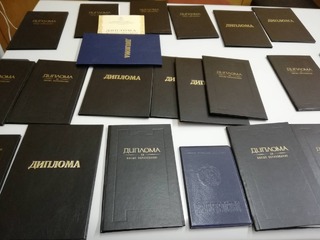 Криминалисти от полицейското управление в Шумен пресякоха незаконна дейност с изготвяне и продажба не неистински дипломи за завършено средно и висше образование