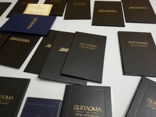 Криминалисти от полицейското управление в Шумен пресякоха незаконна дейност с изготвяне и продажба не неистински дипломи за завършено средно и висше образование