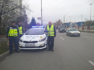 С минута мълчание в памет на загиналите в  пътнотранспортни произшествия започна дежурството на полицейските екипи в ОДМВР- Шумен