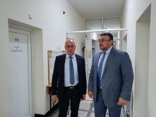 Министър-председателят и главният секретар на МВР откриха реновираните сгради на районното управление и пожарната в Нови пазар