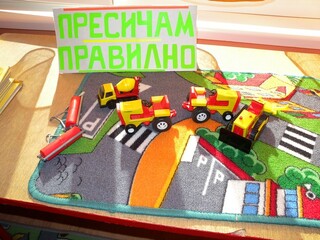 Водачи на автомобили подават сигнали за велосипедисти, които изскачат рязко на пътя