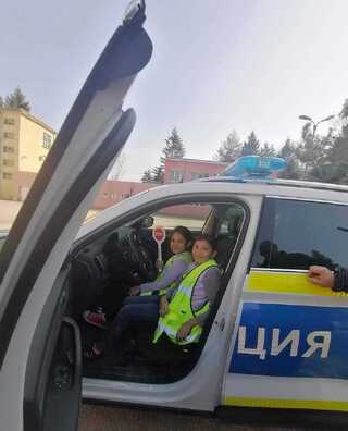 Пътни полицаи от РУ-Дулово с грижа за най-малките участници в движението
