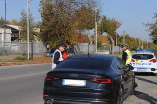 Пътни полицаи и червенокръстци в съвместна акция срещу шофирането под въздействие на дрога