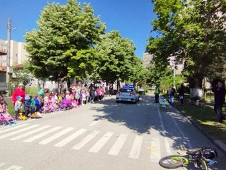 Пътни полицаи гостуваха в Детска градина „Радост“ в Силистра
