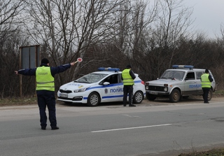 Мъж, шофирал под въздействие на дрога, и друг,  държал наркотични вещества, са задържани в рамките на специализирана полицейска операция  на територията на Алфатар