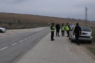 Двама мъже, обявени за издирване, са установени в рамките  на специализирана полицейска операция  на територията на Участък - Айдемир