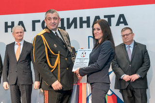 Инспектор Галина Великова с награда от Националния конкурс „Полицай на годината 2019”