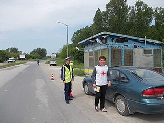 Полицейски служители и доброволци от БМЧК в съвместна операция по пътна безопасност