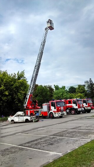 Пожарникари направиха демонстрация в центъра на Силистра