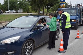 В Европейския ден без загинали на пътя пътни полицаи и активисти на БМЧК проведоха съвместна акция в Силистра