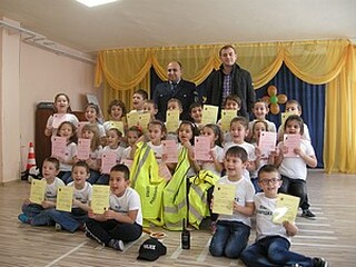Деца от ЦДГ „Добруджа” проведоха занятие по пътна безопасност