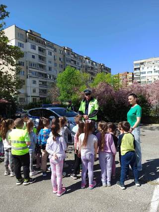 Продължават беседите по пътна безопасност в учебните заведения в Сливенско