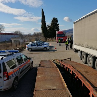 Засилени проверки на товарни автомобили и автобуси