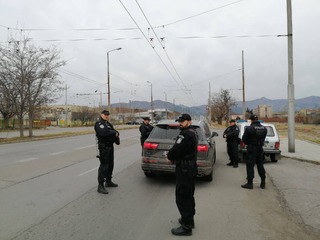 Установени нарушения  и разкрити престъпления при мащабна полицейска операция в Сливенско
